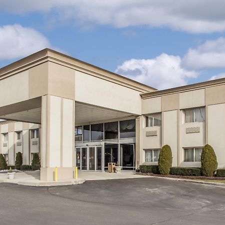 Comfort Inn Medford-Long Island Exteriör bild