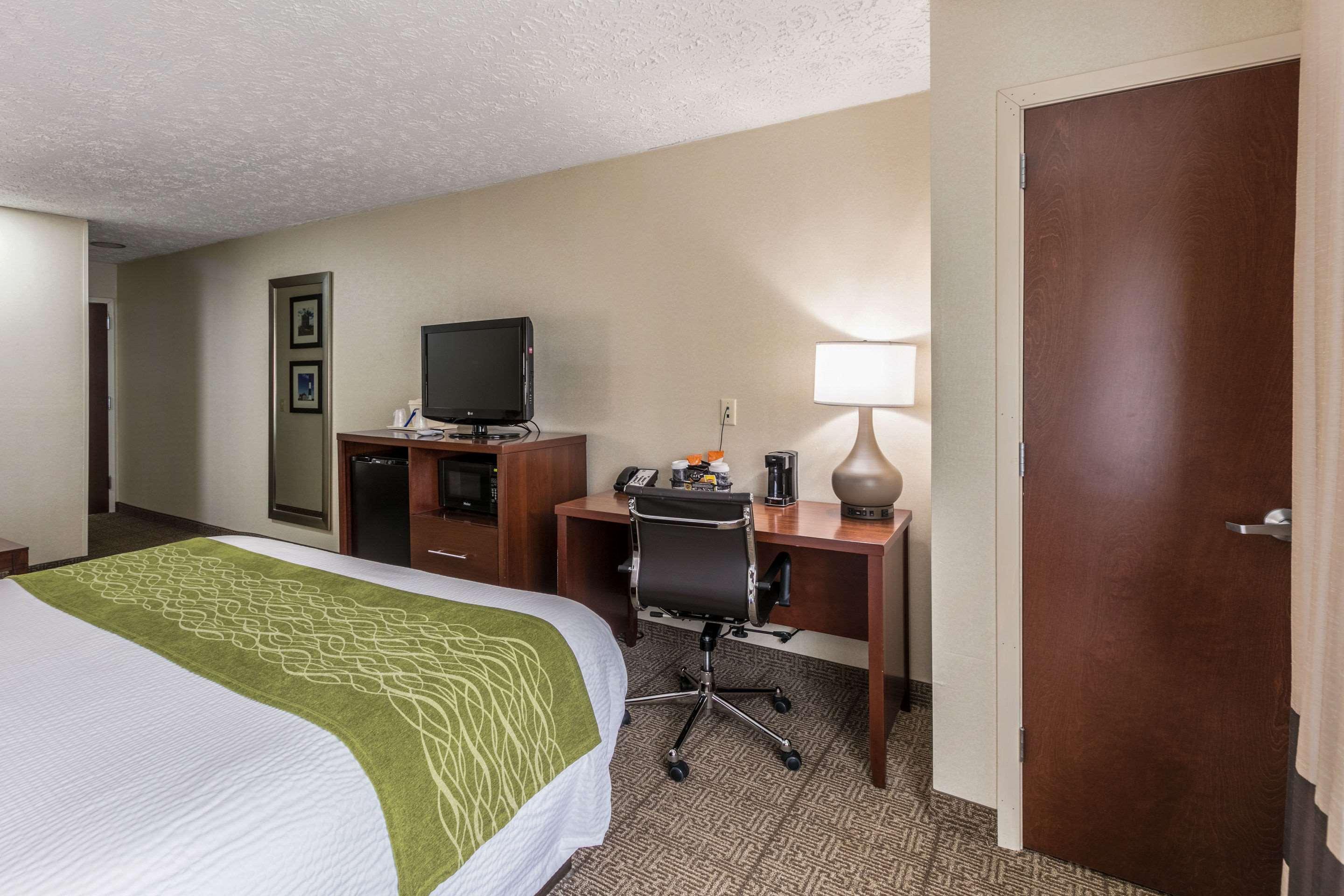Comfort Inn Medford-Long Island Exteriör bild