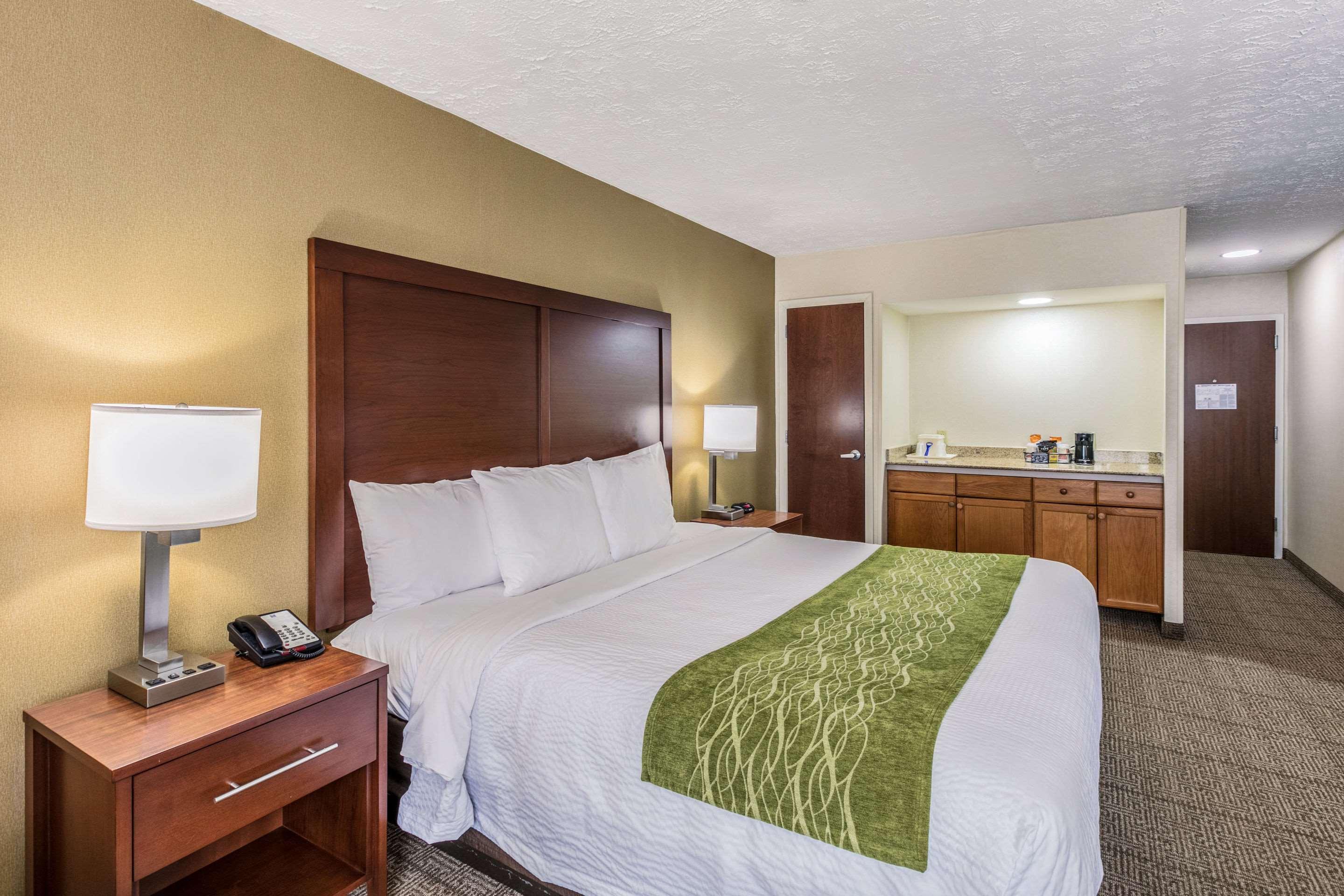 Comfort Inn Medford-Long Island Exteriör bild