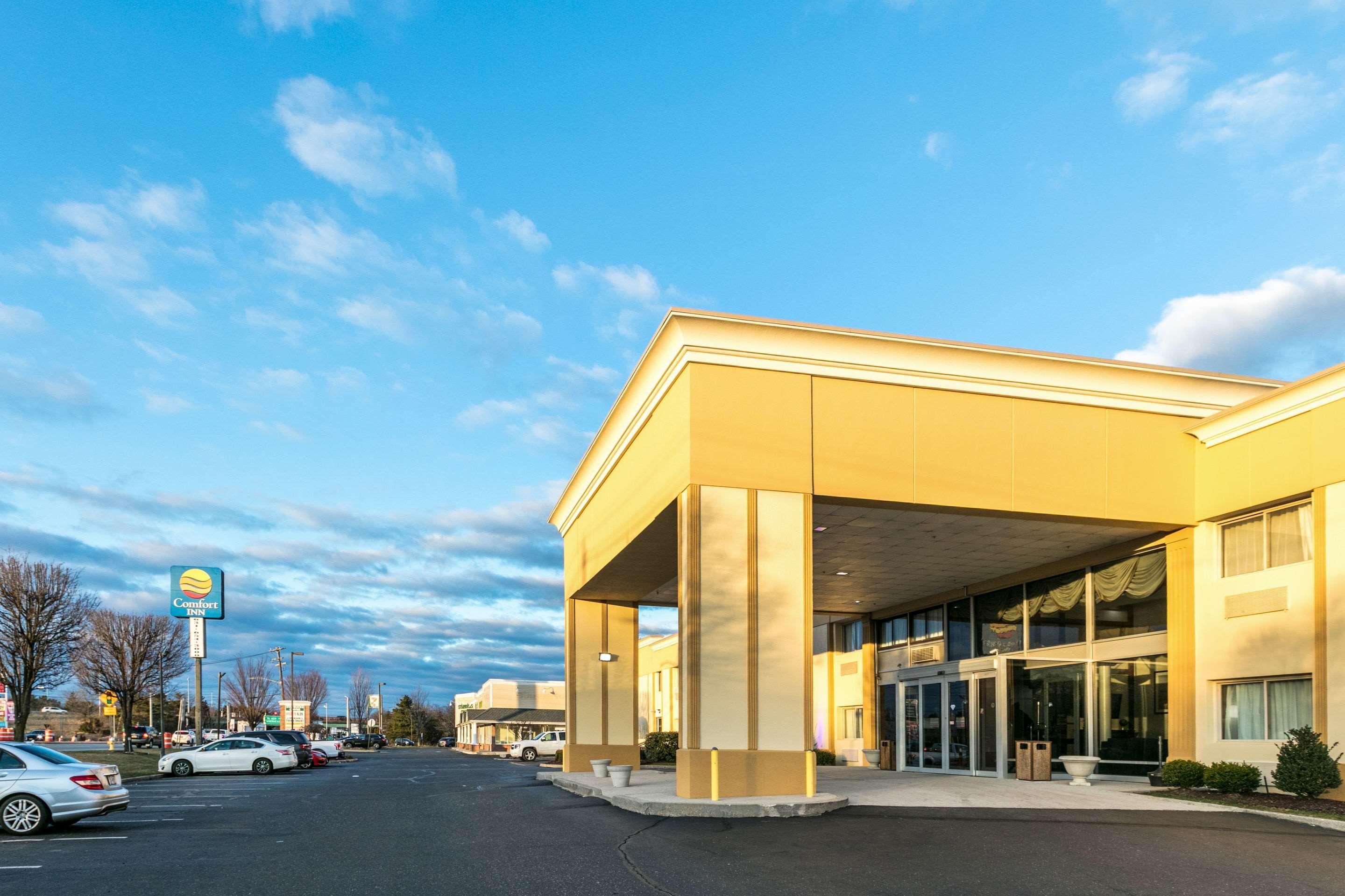 Comfort Inn Medford-Long Island Exteriör bild