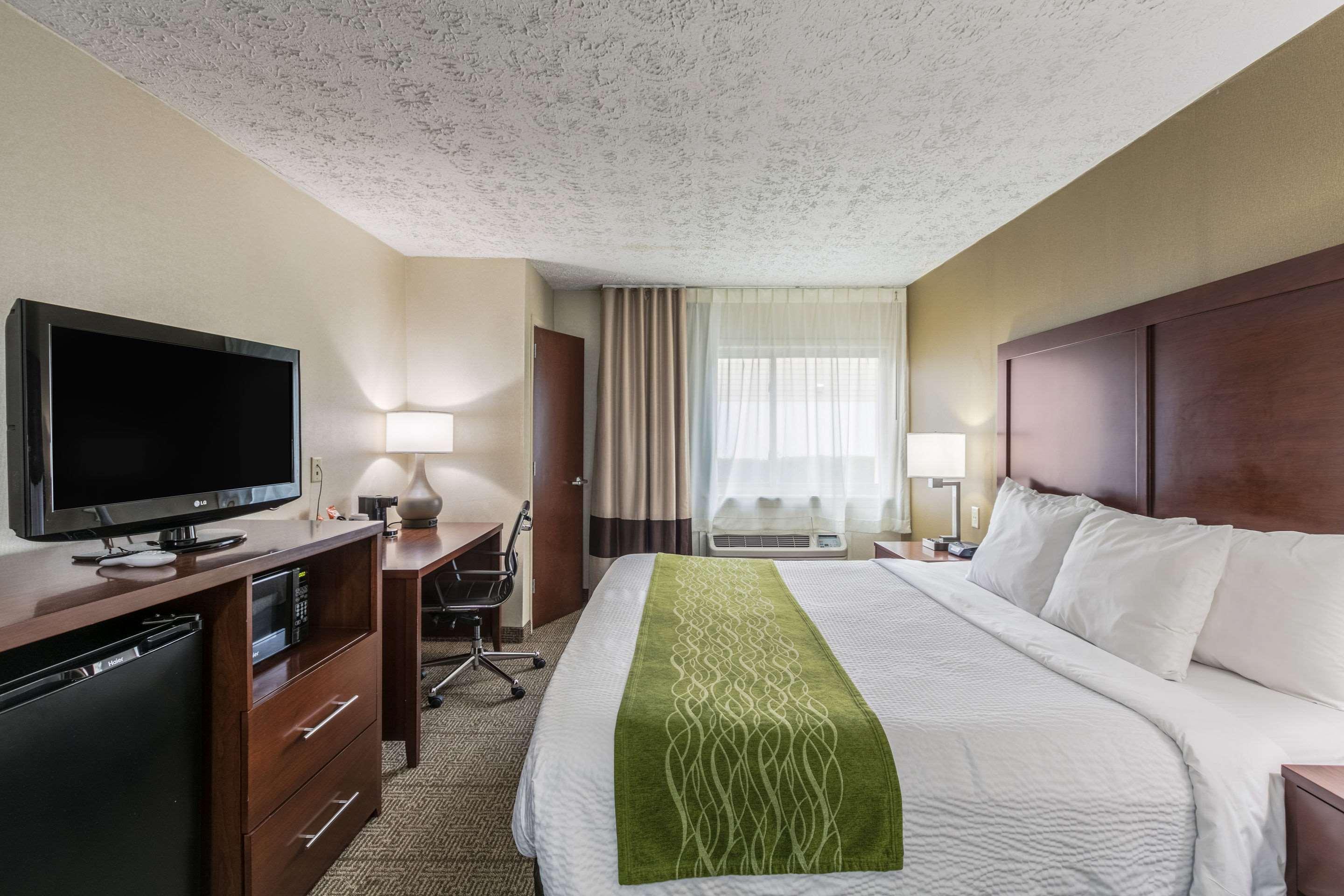 Comfort Inn Medford-Long Island Exteriör bild