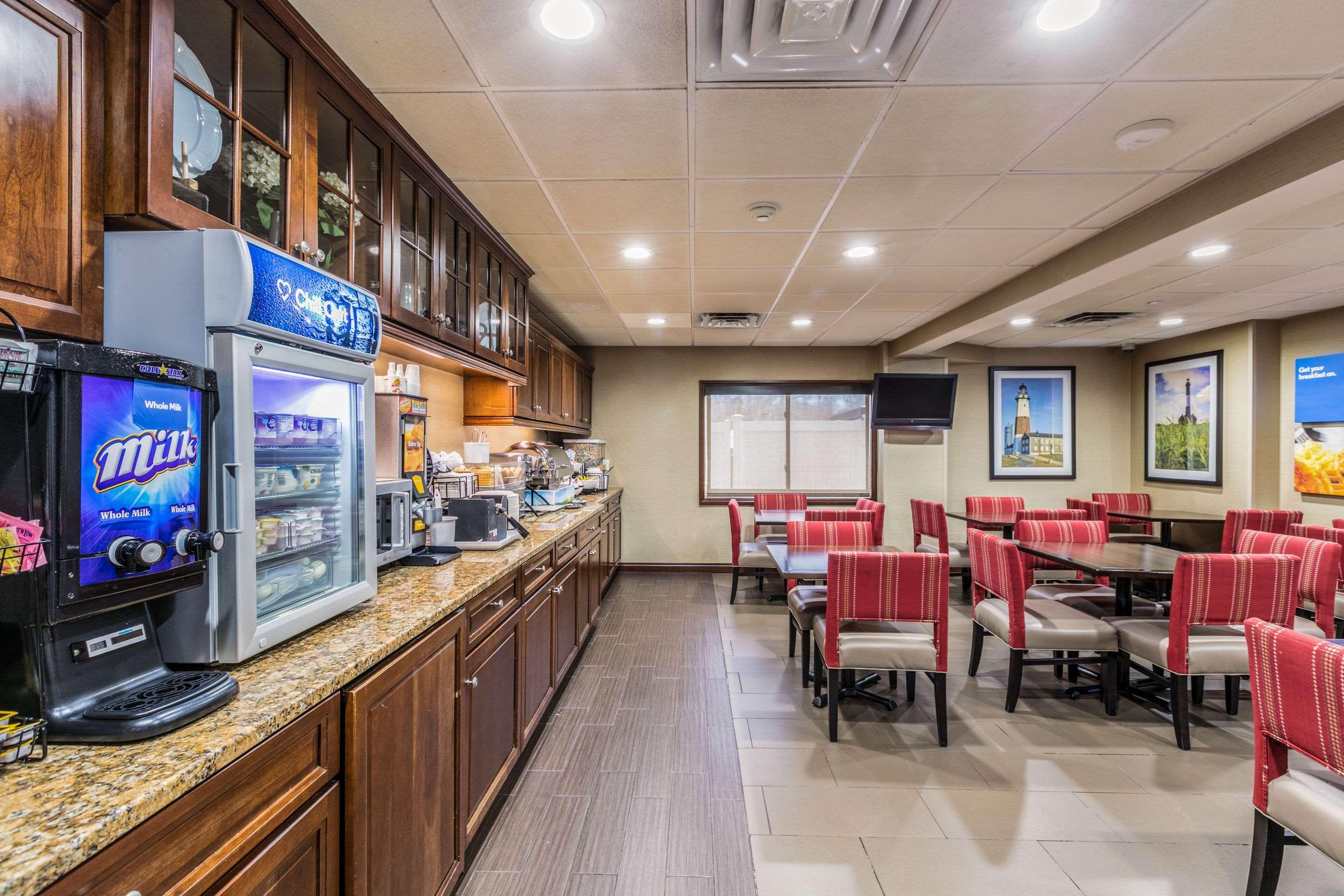 Comfort Inn Medford-Long Island Exteriör bild