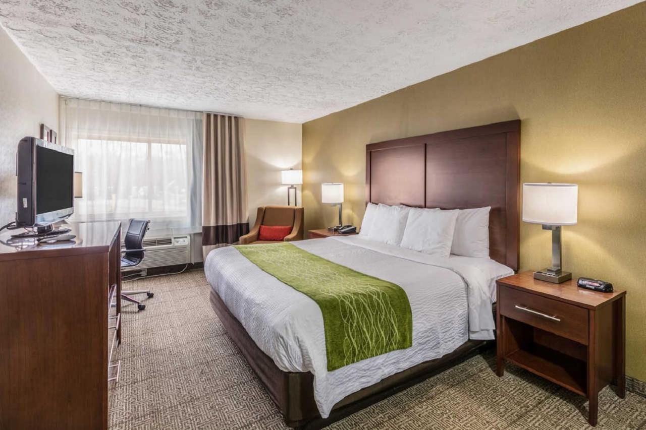 Comfort Inn Medford-Long Island Exteriör bild